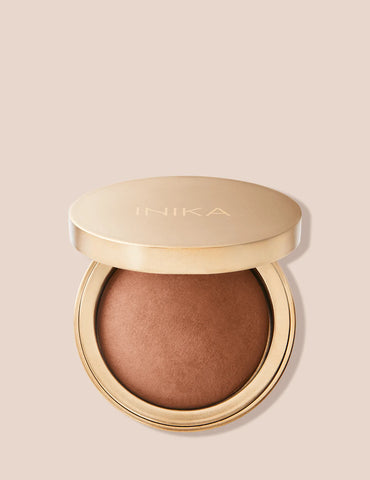 Beautiful compact bronzer that is perfect for creating the beautiful golden sun glow